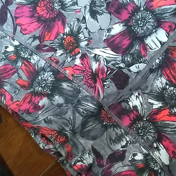 Really cute women's athletic pants - Picture 5 of 9